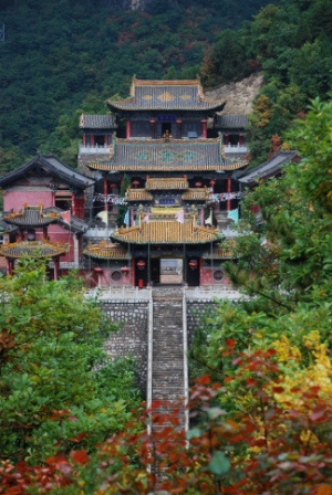所有孔庙 襄垣文庙 特色当地      仙堂山景区层峦叠嶂,群峰竞秀,花草